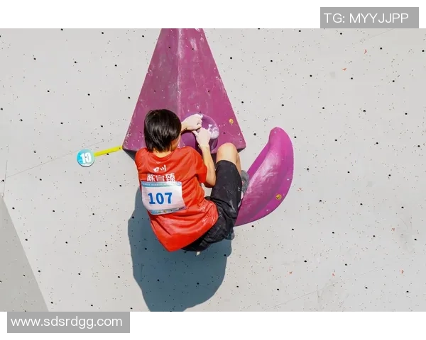 西安飞盘队在世界攀岩锦标赛中以92分稳居积分榜首位